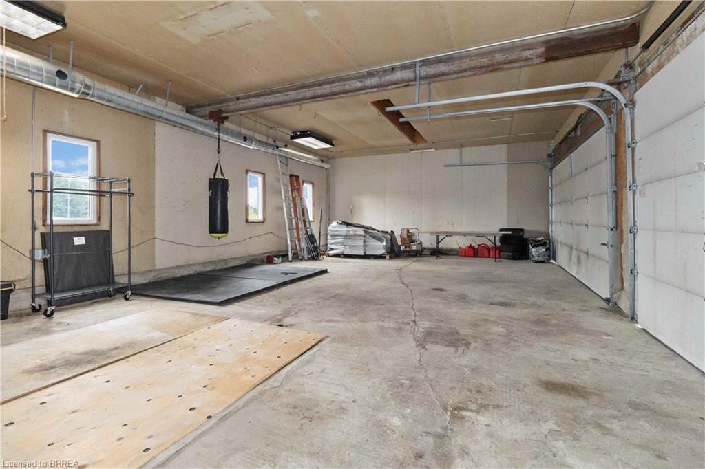 221 Old Onondaga Road E, Brantford, ON - Indoor Photo Showing Garage