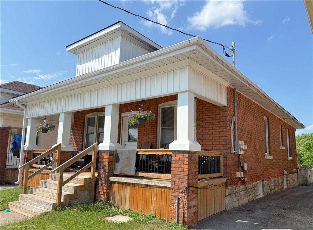 161 Dundas Street, Brantford, ON - Outdoor