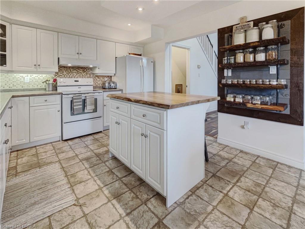 18 Bricker Court, Brantford, ON - Indoor Photo Showing Kitchen