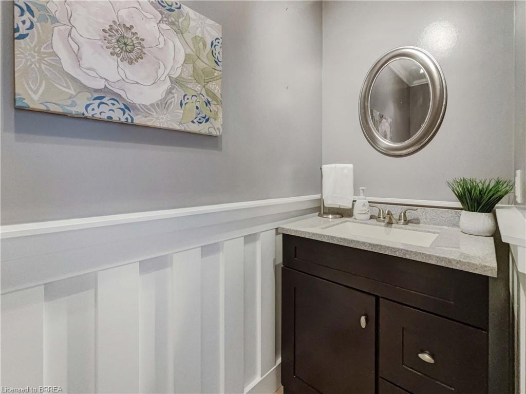 18 Bricker Court, Brantford, ON - Indoor Photo Showing Bathroom