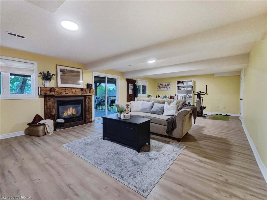 18 Bricker Court, Brantford, ON - Indoor Photo Showing Living Room With Fireplace