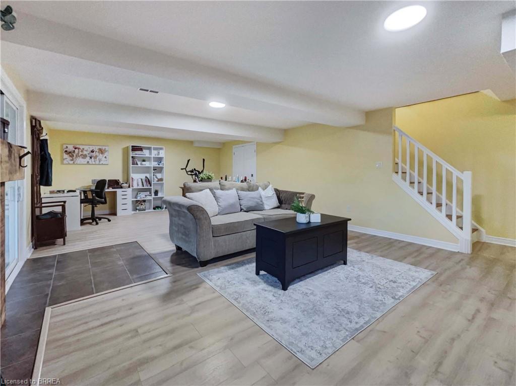 18 Bricker Court, Brantford, ON - Indoor