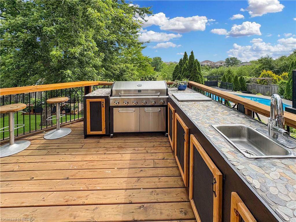 18 Bricker Court, Brantford, ON - Outdoor