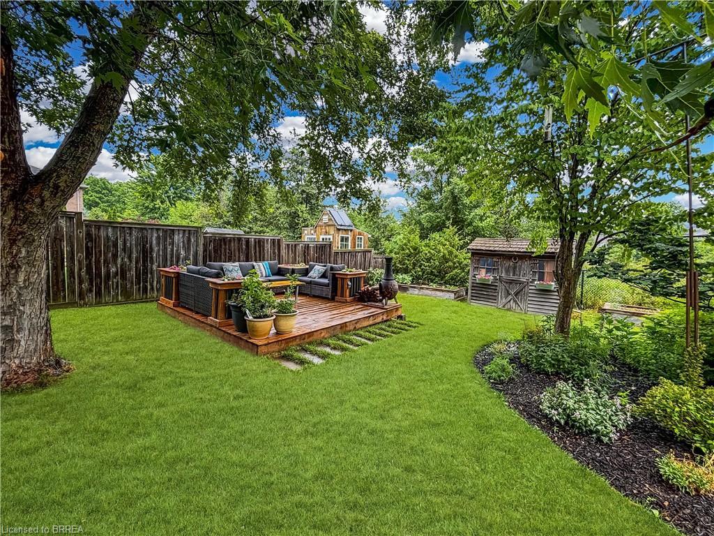 18 Bricker Court, Brantford, ON - Outdoor