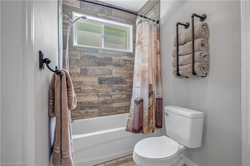 156 St Johns Road W, Simcoe, ON - Indoor Photo Showing Bathroom