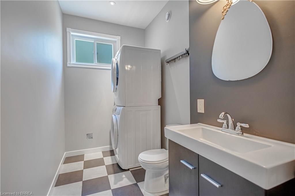 156 St Johns Road W, Simcoe, ON - Indoor Photo Showing Bathroom