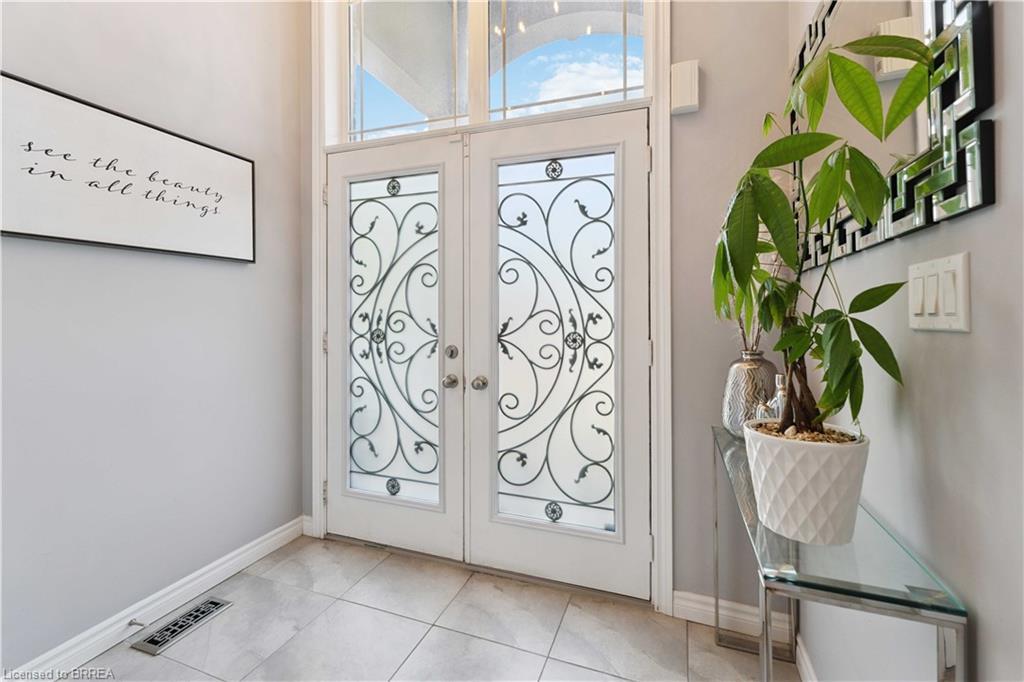 12 Avatar Place, Hamilton, ON - Indoor Photo Showing Other Room