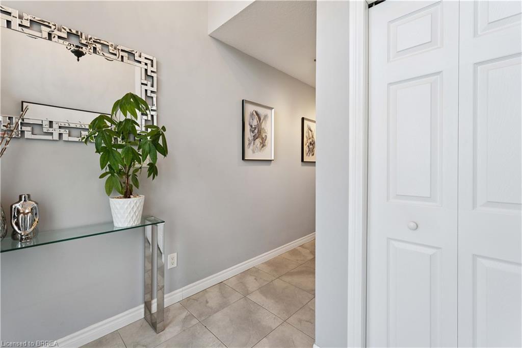 12 Avatar Place, Hamilton, ON - Indoor Photo Showing Other Room