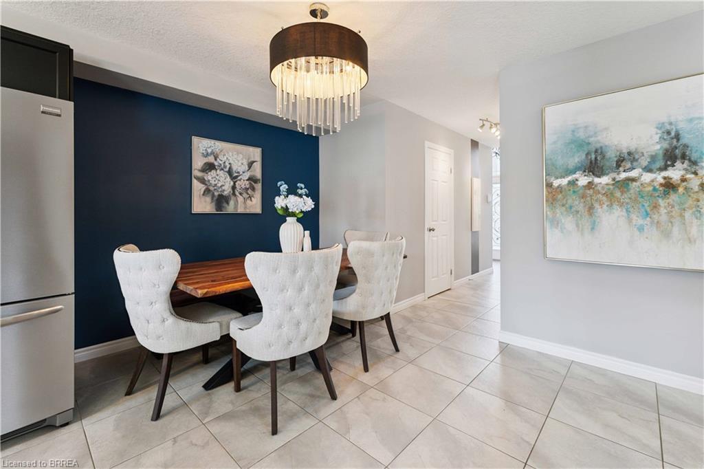 12 Avatar Place, Hamilton, ON - Indoor Photo Showing Dining Room