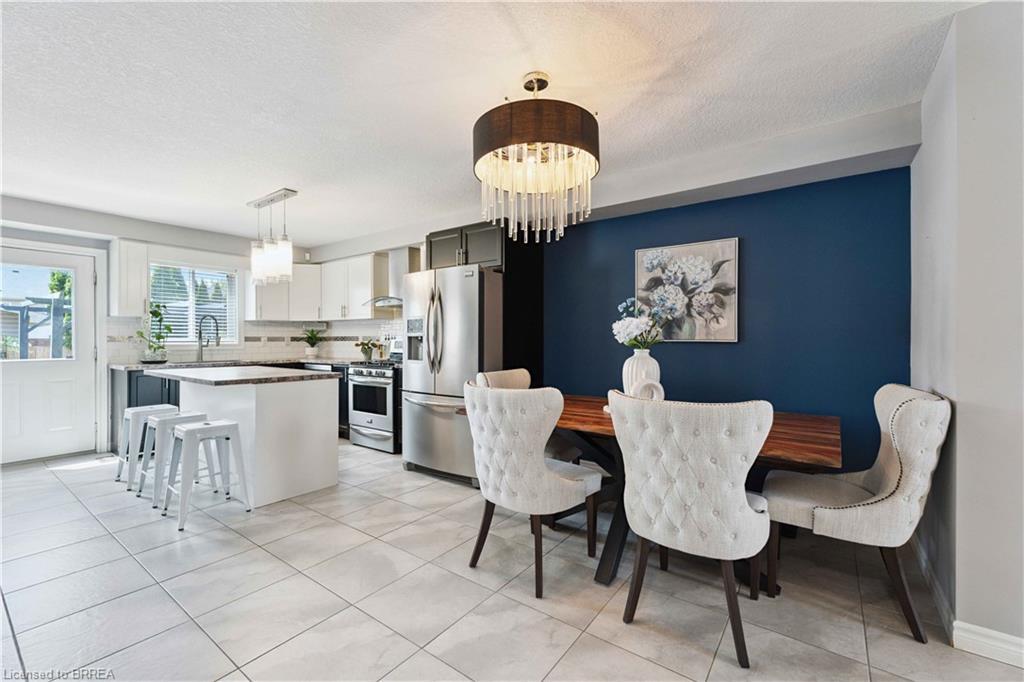 12 Avatar Place, Hamilton, ON - Indoor Photo Showing Other Room