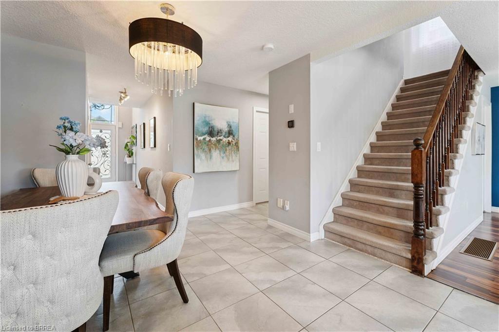 12 Avatar Place, Hamilton, ON - Indoor Photo Showing Other Room