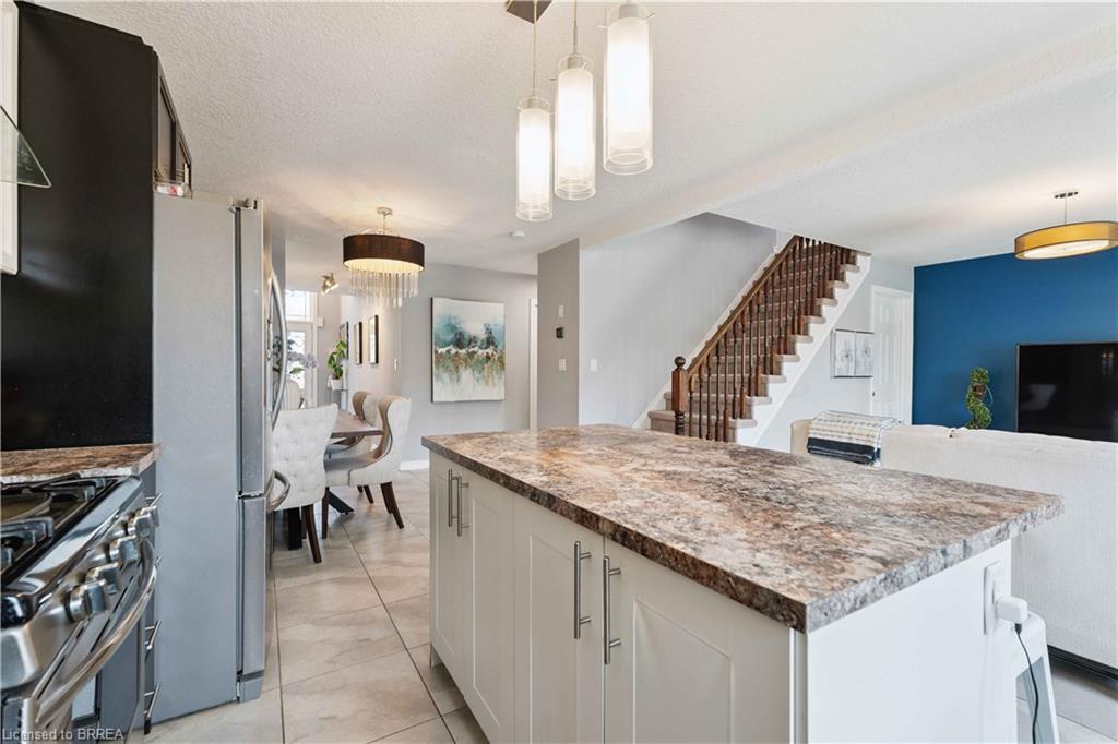 12 Avatar Place, Hamilton, ON - Indoor Photo Showing Kitchen