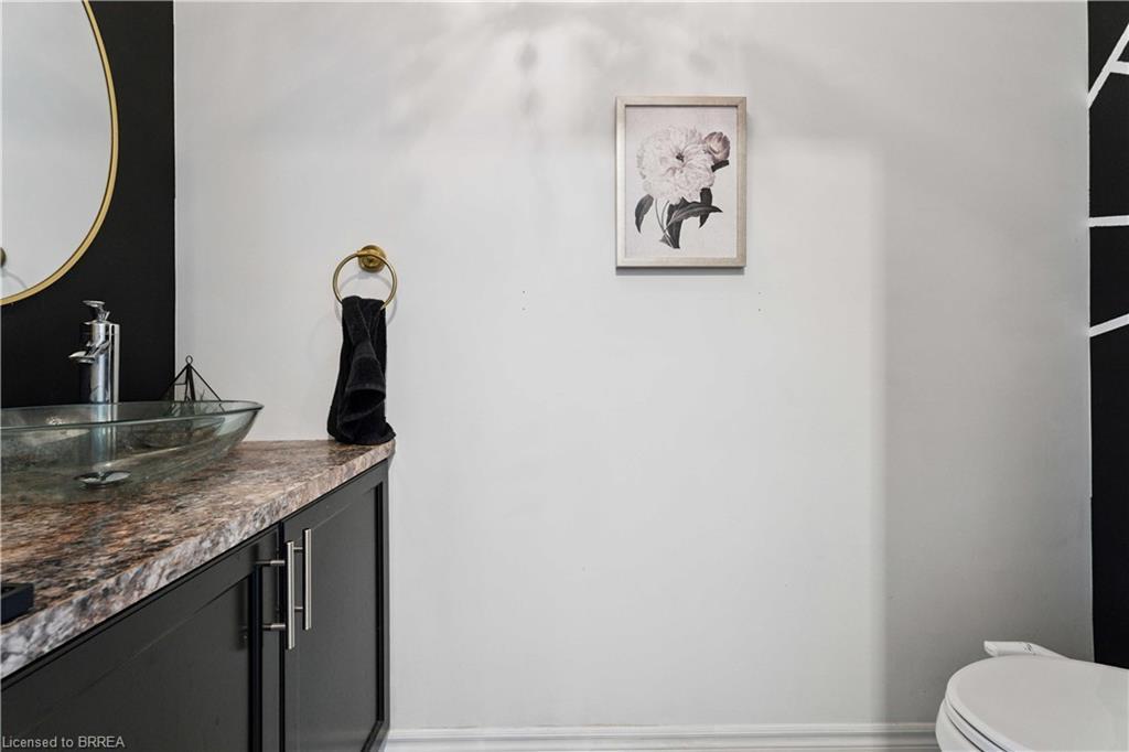 12 Avatar Place, Hamilton, ON - Indoor Photo Showing Bathroom