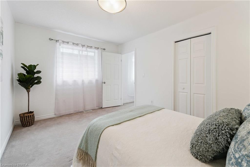 12 Avatar Place, Hamilton, ON - Indoor Photo Showing Bedroom