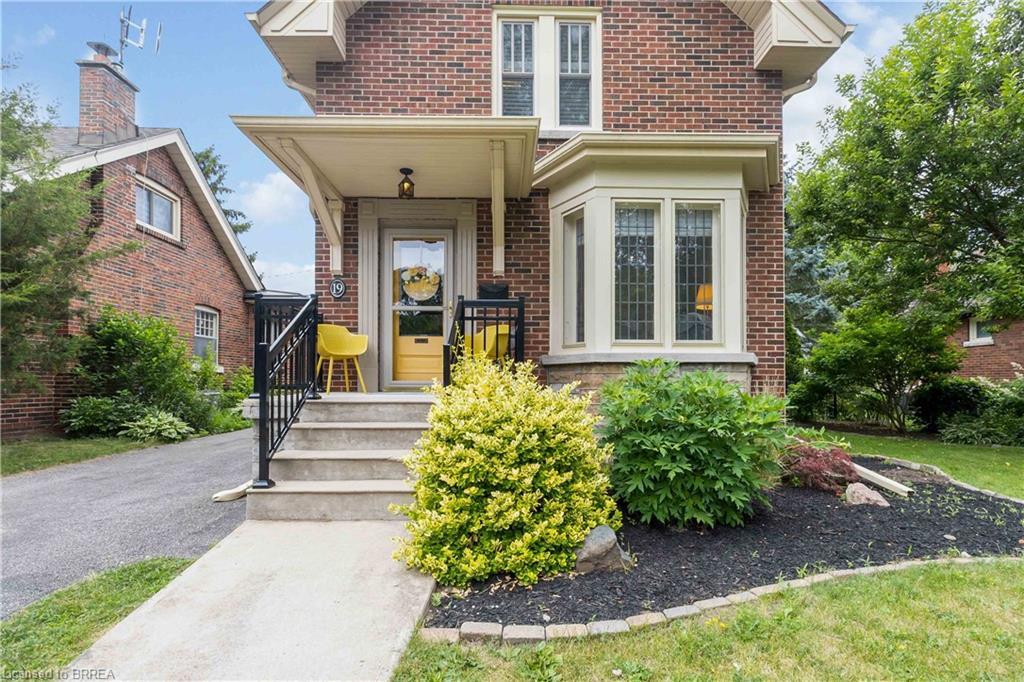 19 Lincoln Avenue, Brantford, ON - Outdoor With Facade
