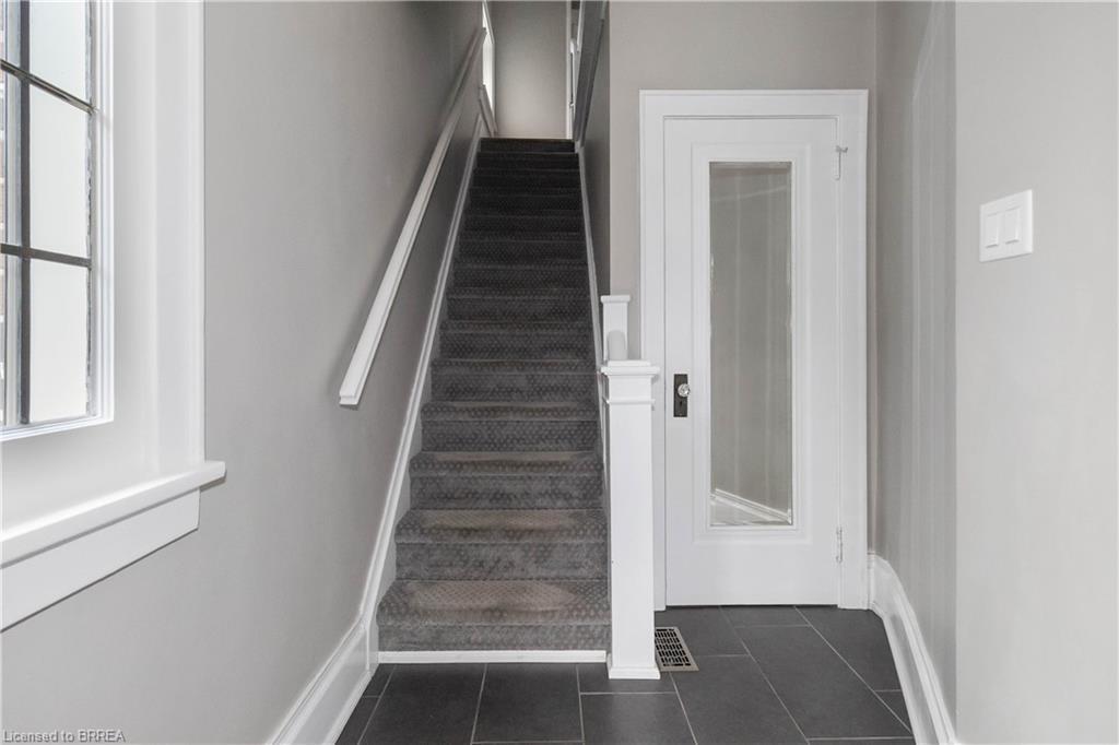 19 Lincoln Avenue, Brantford, ON - Indoor Photo Showing Other Room