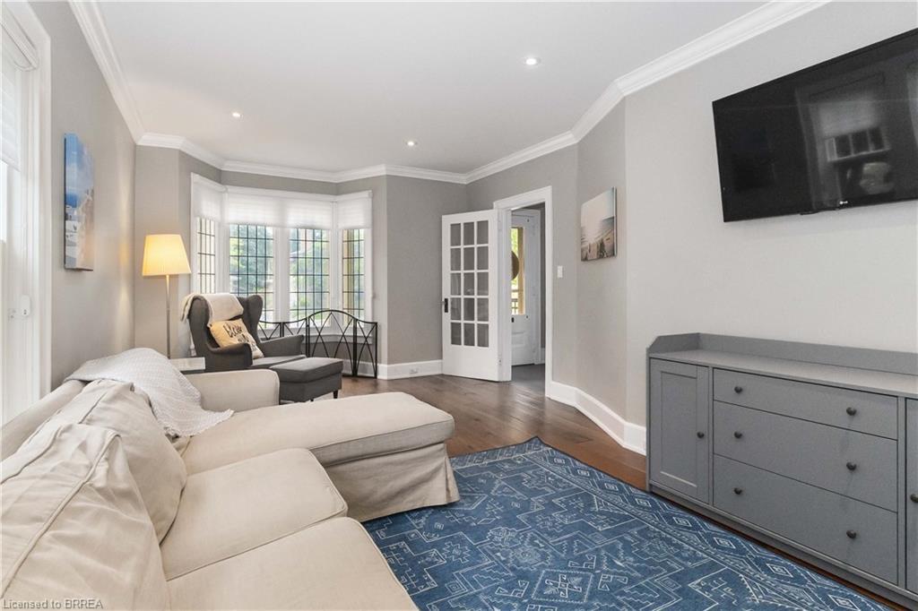 19 Lincoln Avenue, Brantford, ON - Indoor Photo Showing Living Room