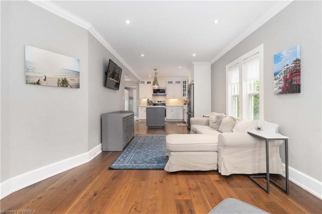 19 Lincoln Avenue, Brantford, ON - Indoor Photo Showing Living Room