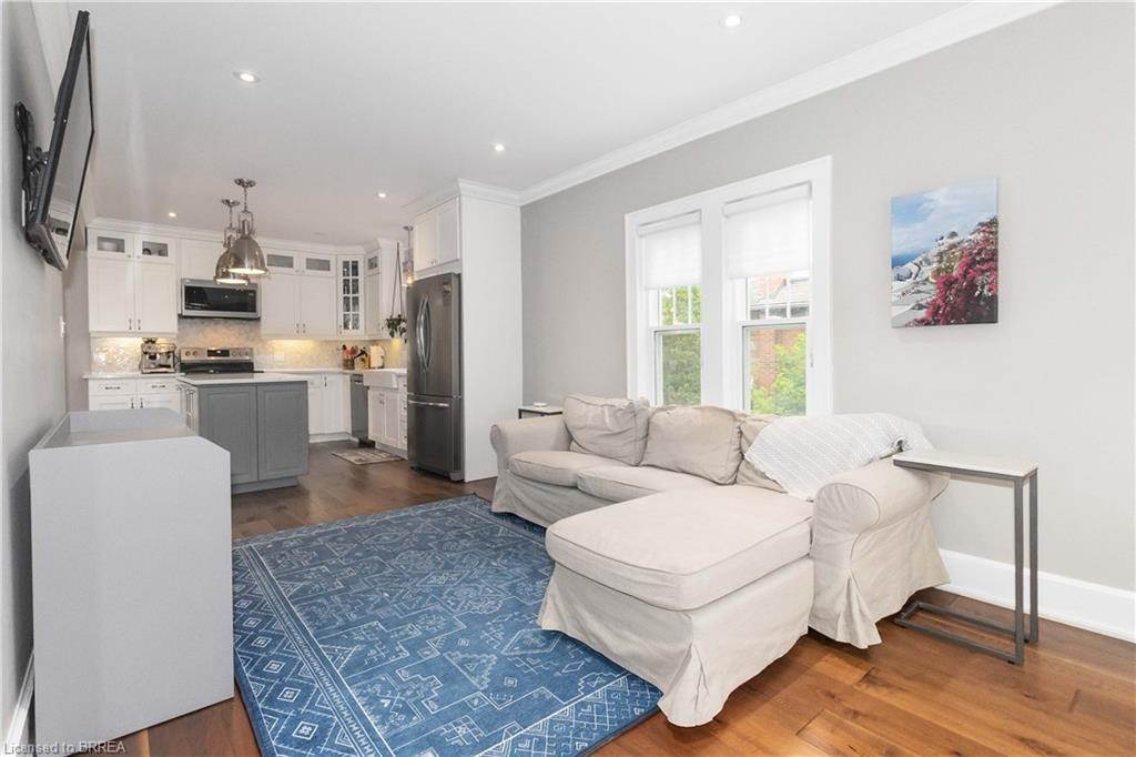 19 Lincoln Avenue, Brantford, ON - Indoor Photo Showing Living Room
