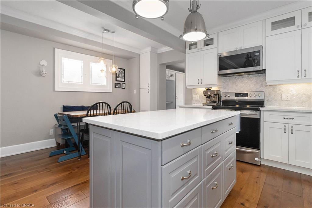 19 Lincoln Avenue, Brantford, ON - Indoor Photo Showing Kitchen