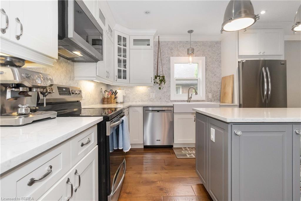 19 Lincoln Avenue, Brantford, ON - Indoor Photo Showing Kitchen With Upgraded Kitchen