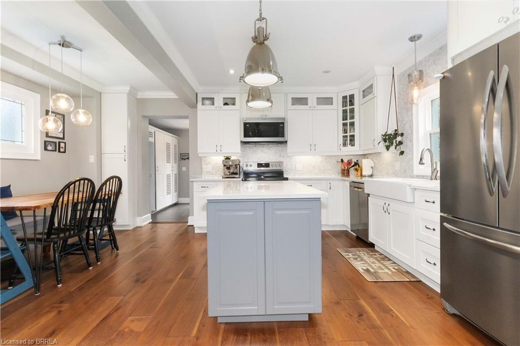 19 Lincoln Avenue, Brantford, ON - Indoor Photo Showing Kitchen With Upgraded Kitchen