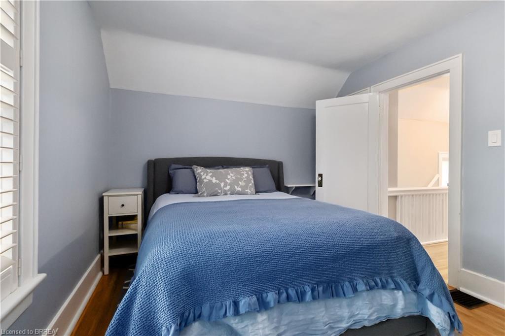 19 Lincoln Avenue, Brantford, ON - Indoor Photo Showing Bedroom
