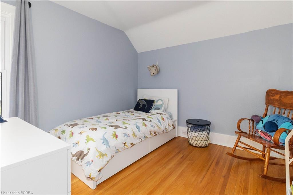 19 Lincoln Avenue, Brantford, ON - Indoor Photo Showing Bedroom