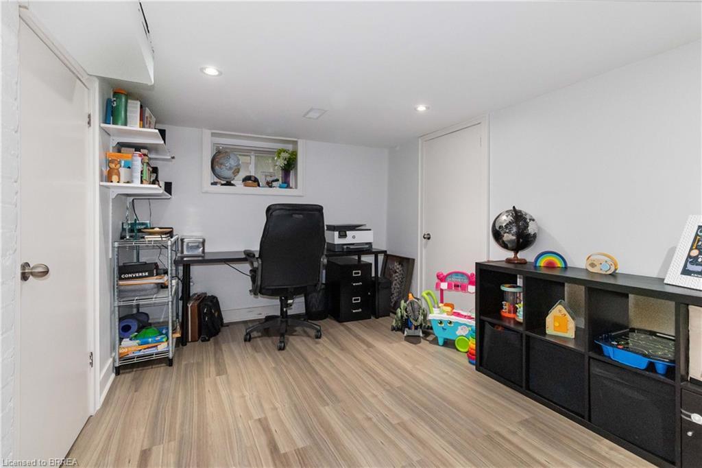 19 Lincoln Avenue, Brantford, ON - Indoor