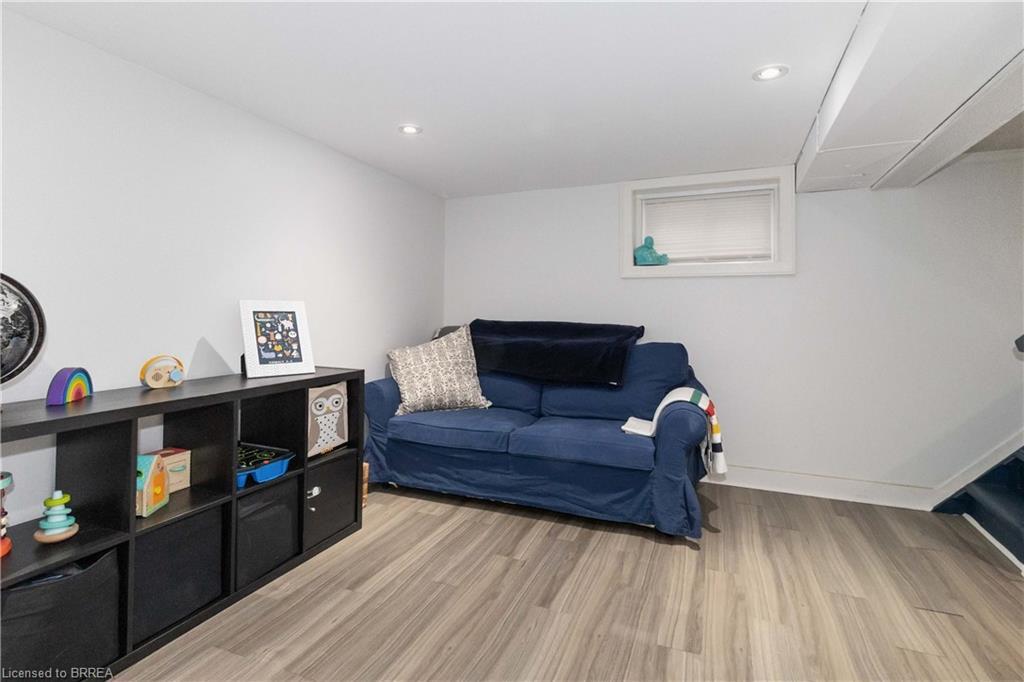 19 Lincoln Avenue, Brantford, ON - Indoor