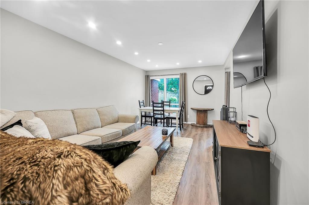 52-273 Elgin Street, Brantford, ON - Indoor Photo Showing Living Room