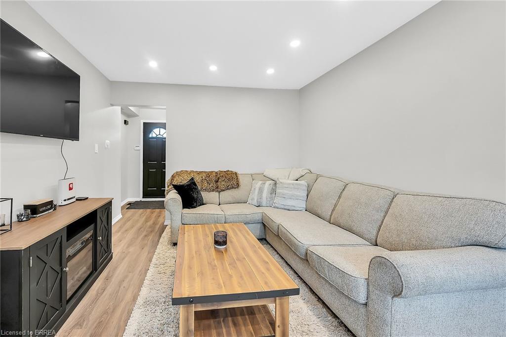 52-273 Elgin Street, Brantford, ON - Indoor Photo Showing Living Room With Fireplace