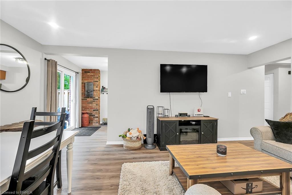 52-273 Elgin Street, Brantford, ON - Indoor