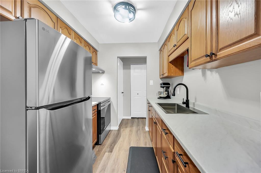 52-273 Elgin Street, Brantford, ON - Indoor Photo Showing Kitchen
