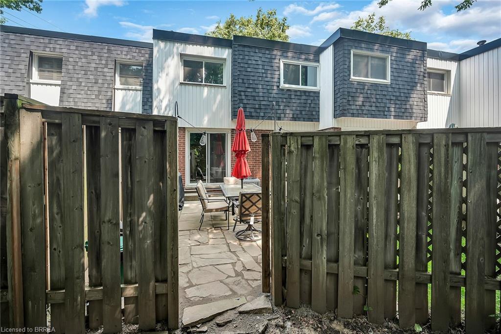 52-273 Elgin Street, Brantford, ON - Outdoor