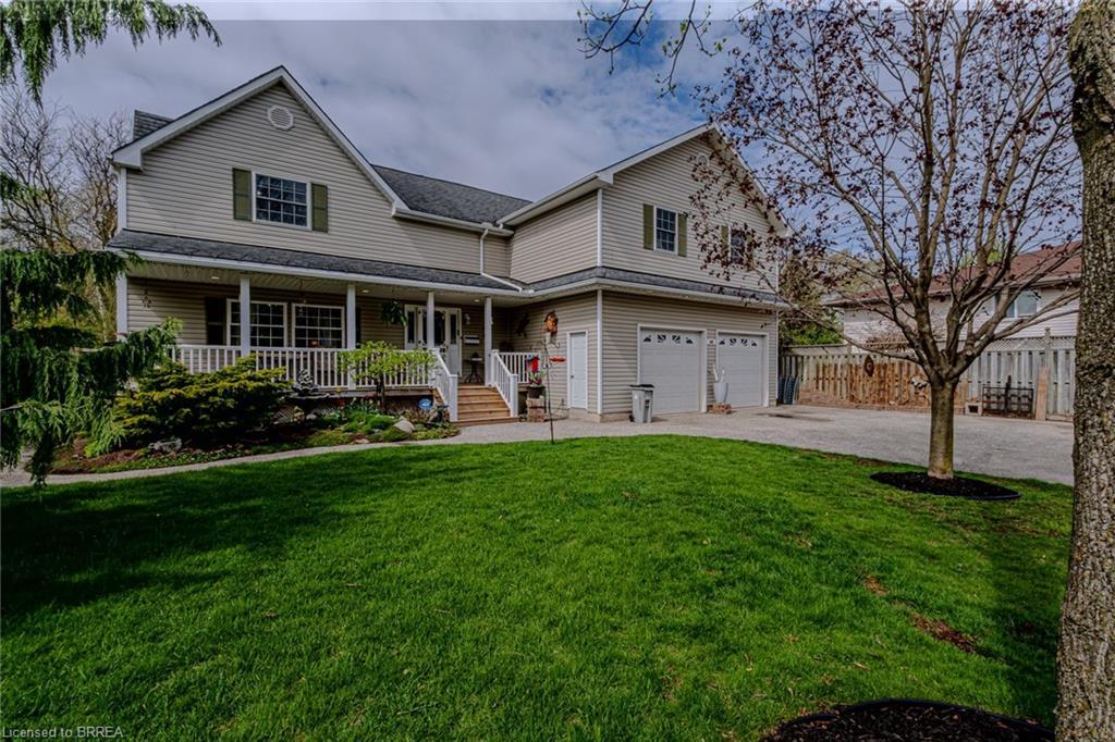 388 Mckellar Street, Strathroy, ON - Outdoor With Deck Patio Veranda