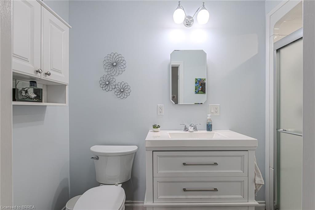 388 Mckellar Street, Strathroy, ON - Indoor Photo Showing Bathroom