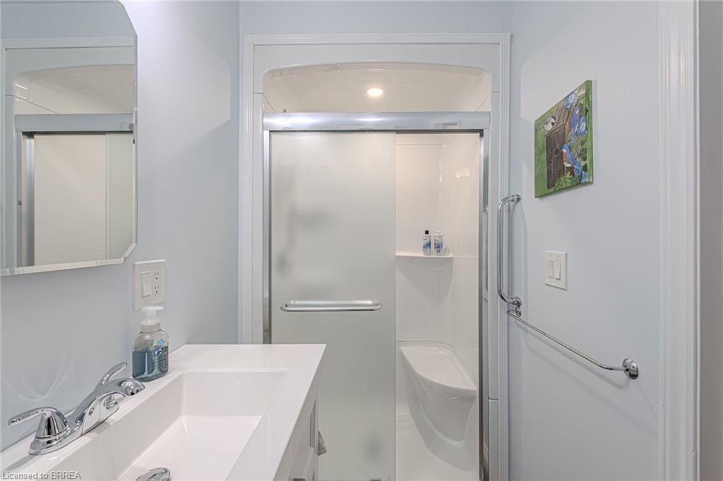 388 Mckellar Street, Strathroy, ON - Indoor Photo Showing Bathroom