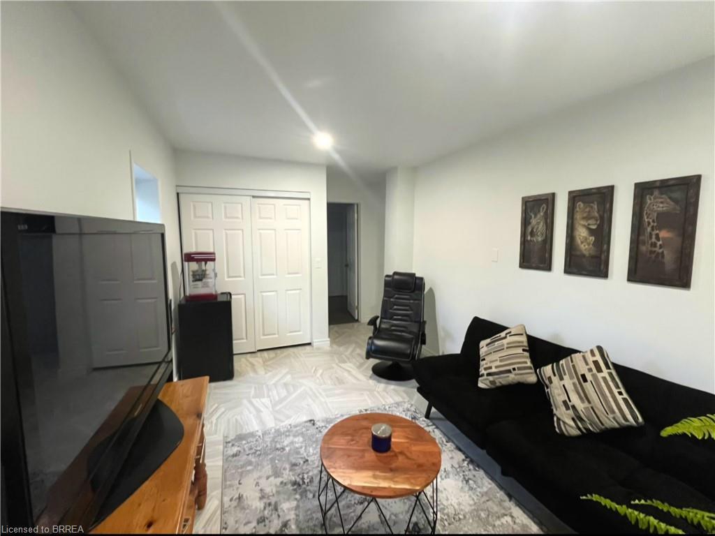 388 Mckellar Street, Strathroy, ON - Indoor