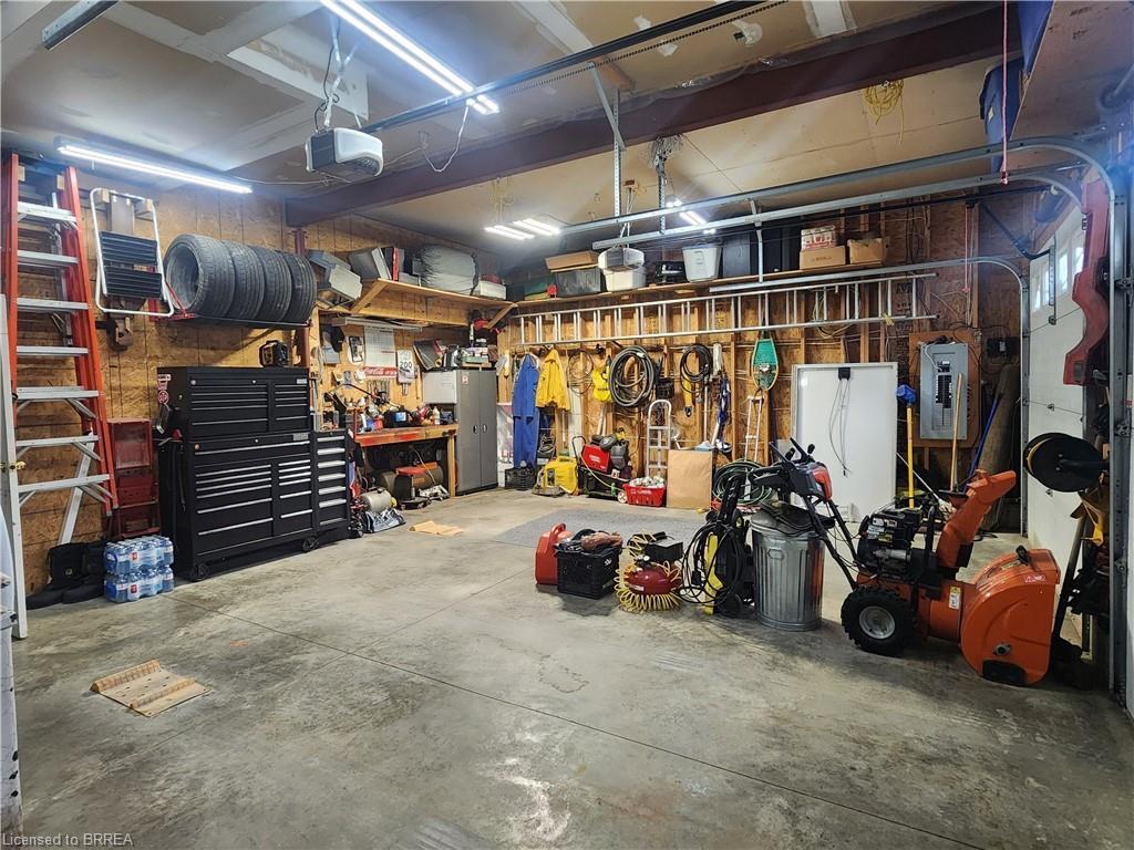 388 Mckellar Street, Strathroy, ON - Indoor Photo Showing Garage