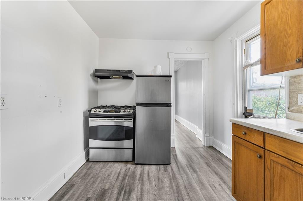 74 Erie Avenue, Brantford, ON - Indoor Photo Showing Kitchen