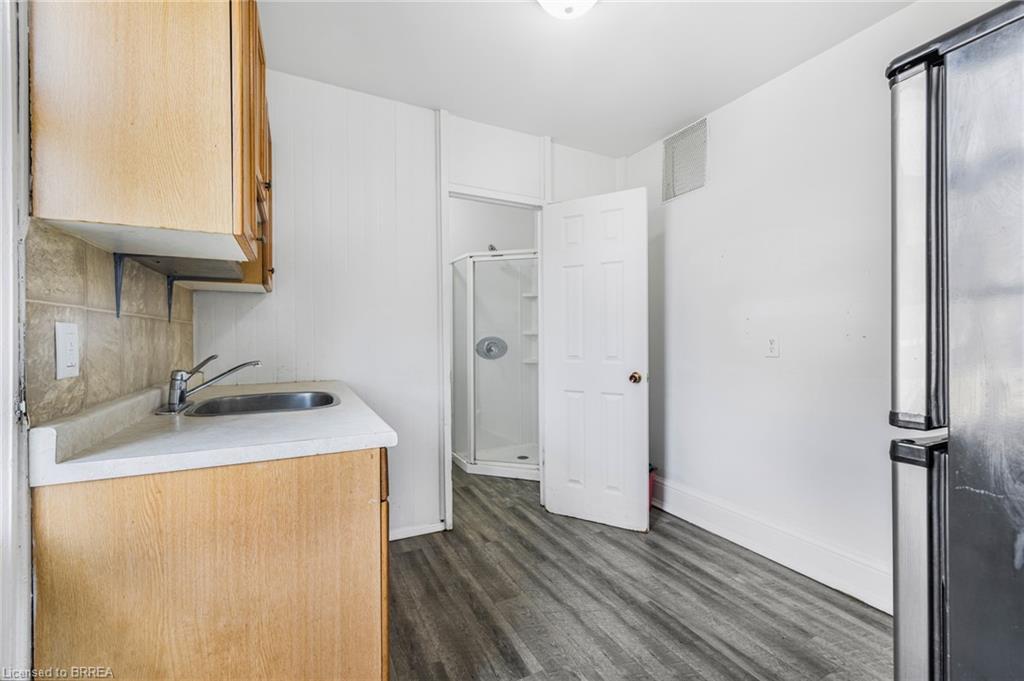 74 Erie Avenue, Brantford, ON - Indoor Photo Showing Kitchen