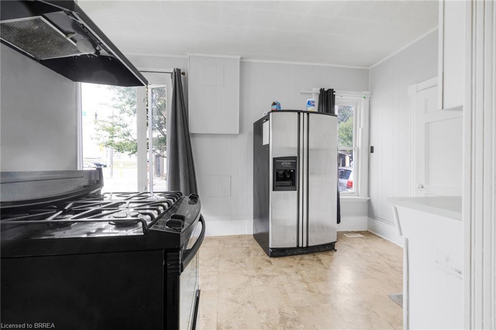 74 Erie Avenue, Brantford, ON - Indoor Photo Showing Laundry Room
