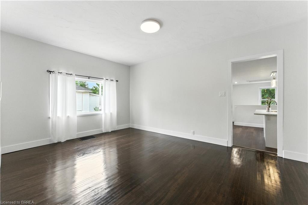 34 North Park Street, Brantford, ON - Indoor Photo Showing Other Room