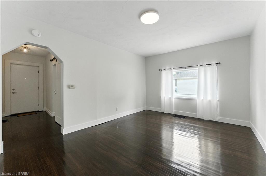 34 North Park Street, Brantford, ON - Indoor Photo Showing Other Room