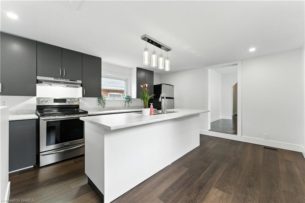 34 North Park Street, Brantford, ON - Indoor Photo Showing Kitchen