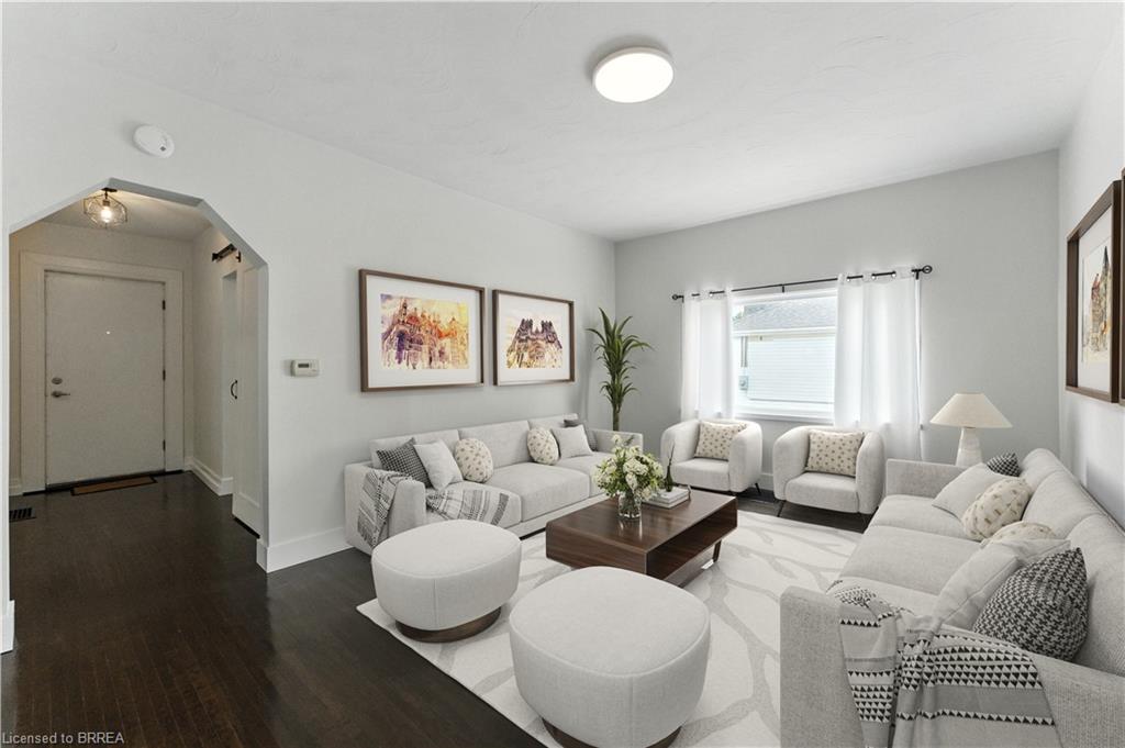 34 North Park Street, Brantford, ON - Indoor Photo Showing Living Room