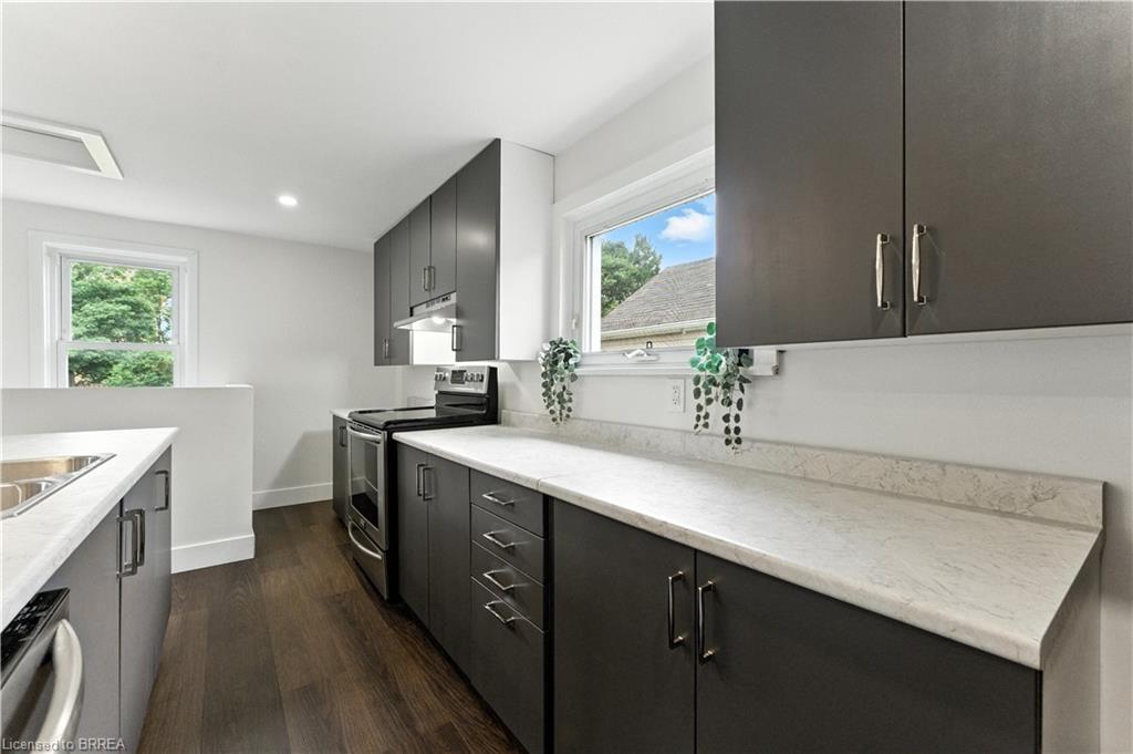 34 North Park Street, Brantford, ON - Indoor Photo Showing Kitchen