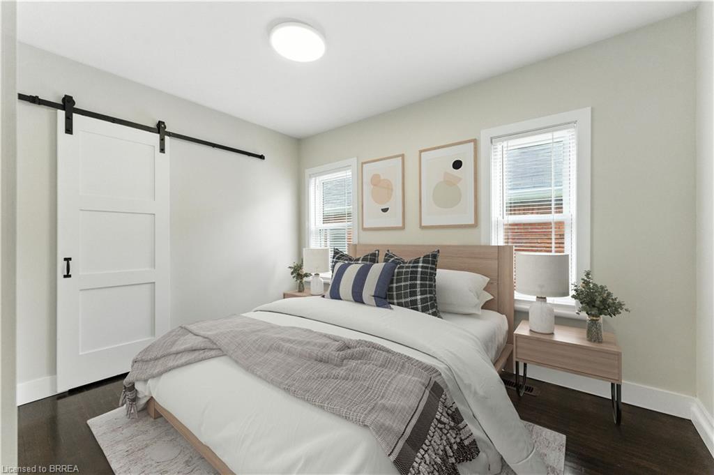 34 North Park Street, Brantford, ON - Indoor Photo Showing Bedroom