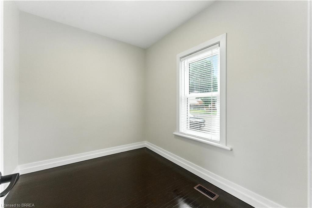34 North Park Street, Brantford, ON - Indoor Photo Showing Other Room